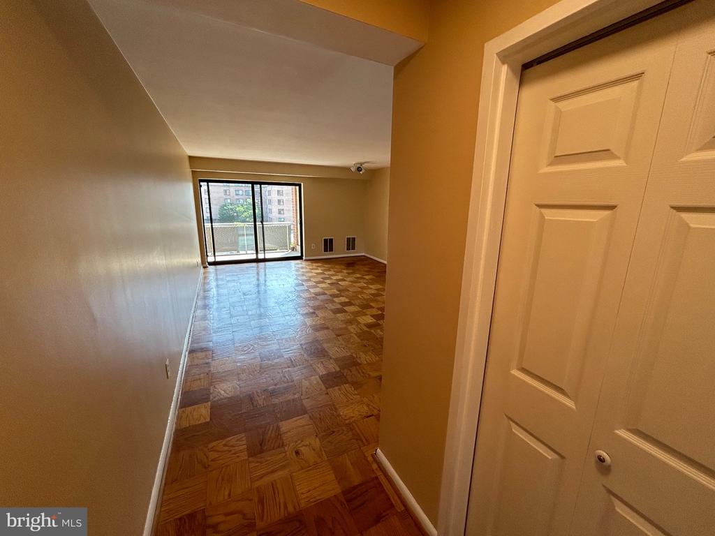 1931 N CLEVELAND STREET Unit: 402