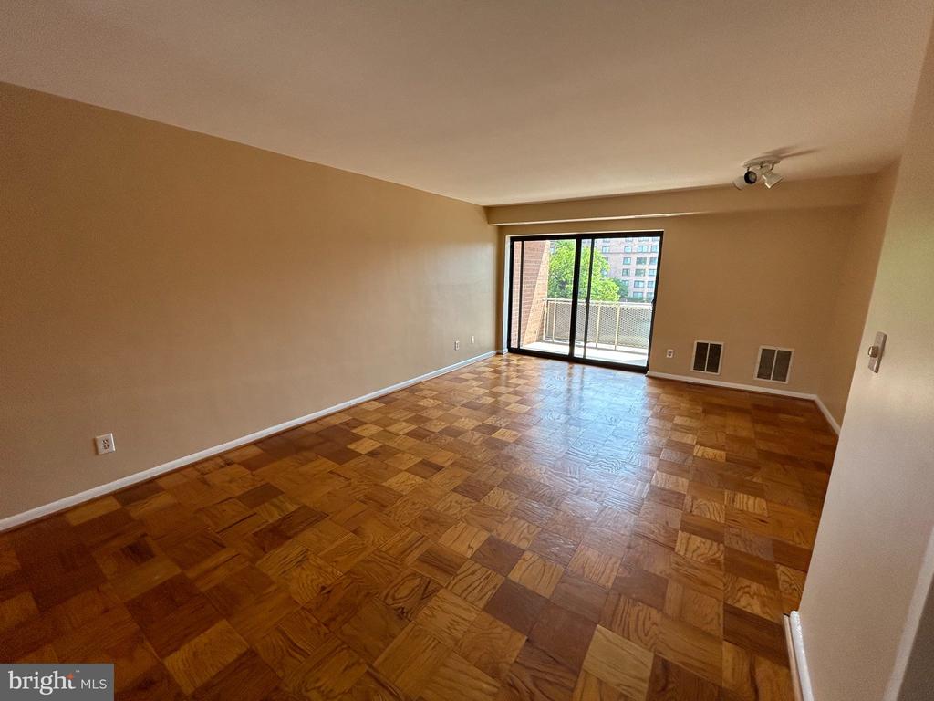 1931 N CLEVELAND STREET Unit: 402