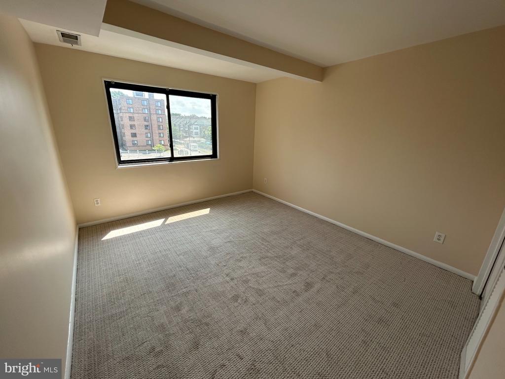 1931 N CLEVELAND STREET Unit: 402