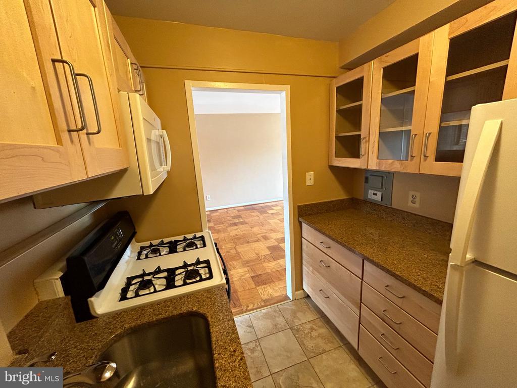 1931 N CLEVELAND STREET Unit: 402