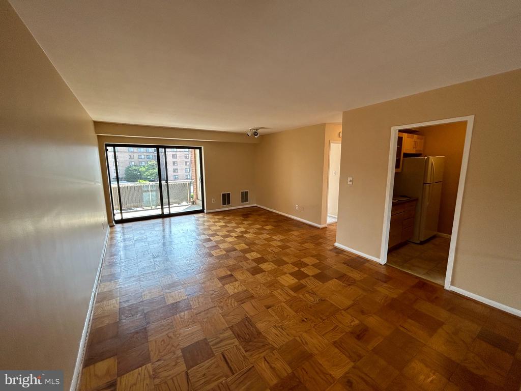 1931 N CLEVELAND STREET Unit: 402
