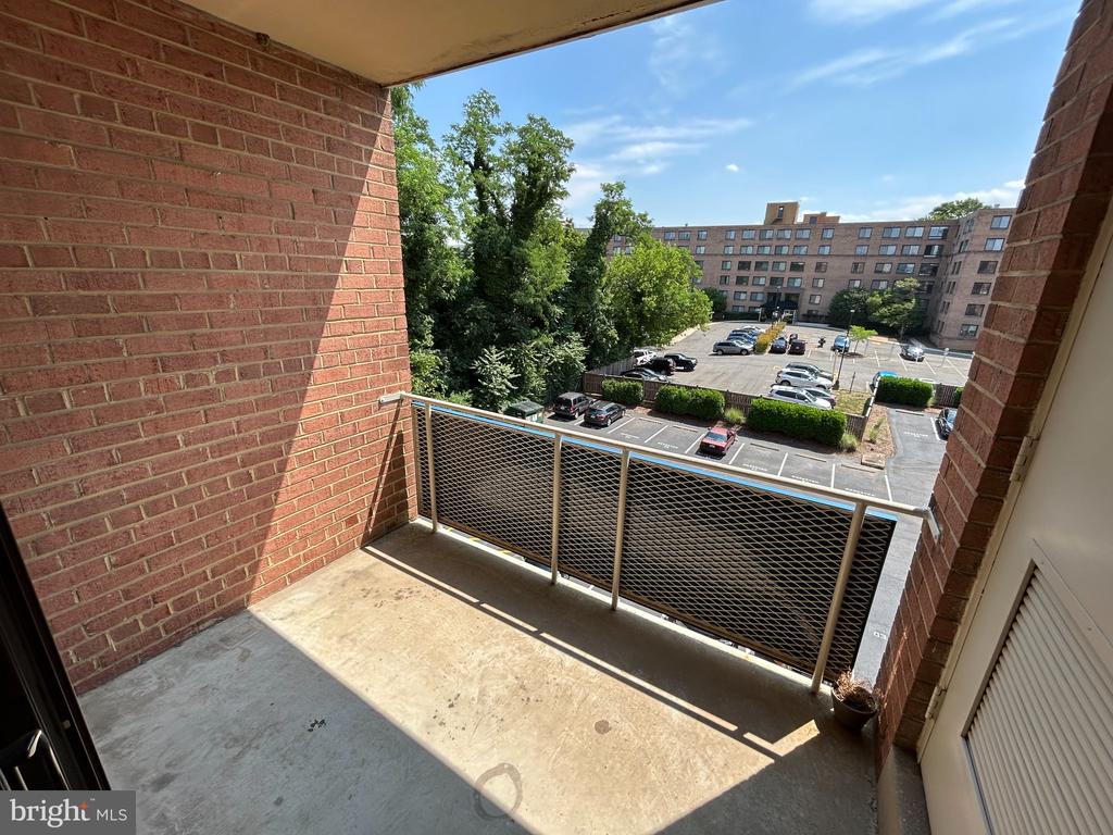 1931 N CLEVELAND STREET Unit: 402