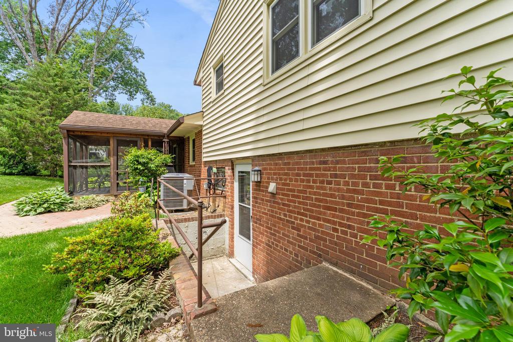 6012 KELLEY COURT