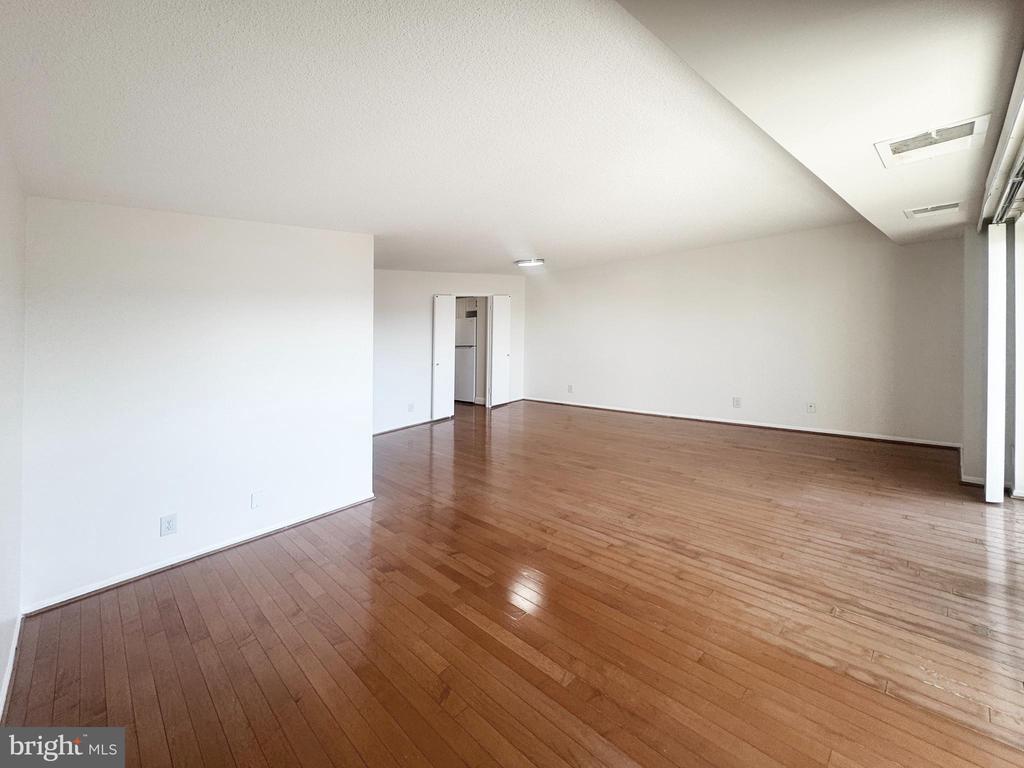 307 YOAKUM PARKWAY Unit: 816