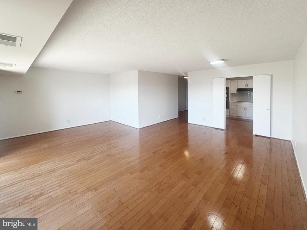 307 YOAKUM PARKWAY Unit: 816