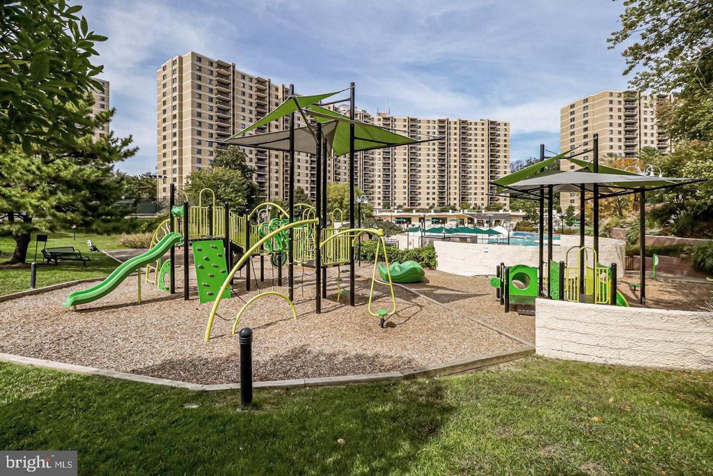 307 YOAKUM PARKWAY Unit: 816