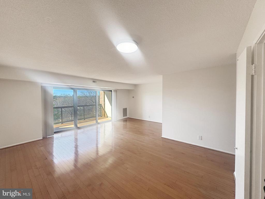 307 YOAKUM PARKWAY Unit: 816