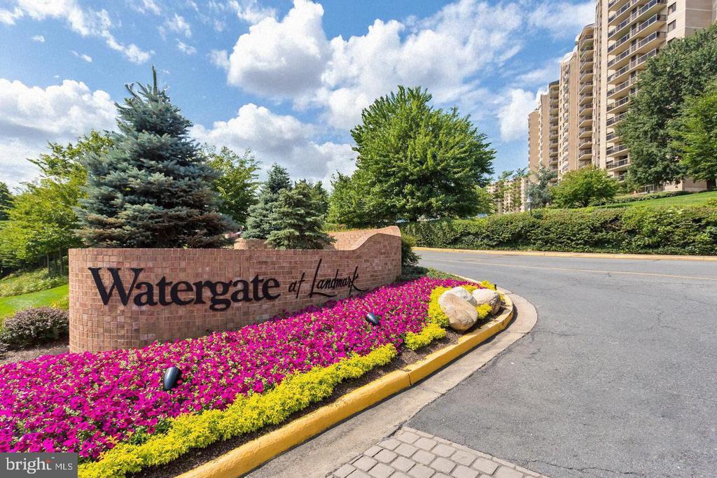 307 YOAKUM PARKWAY Unit: 816