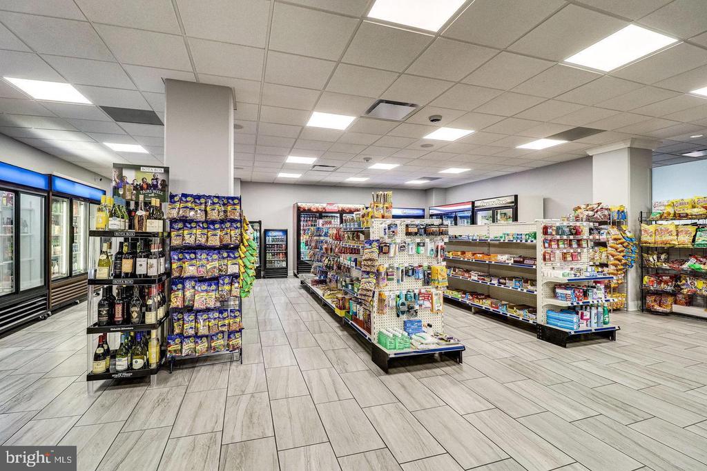 307 YOAKUM PARKWAY Unit: 816