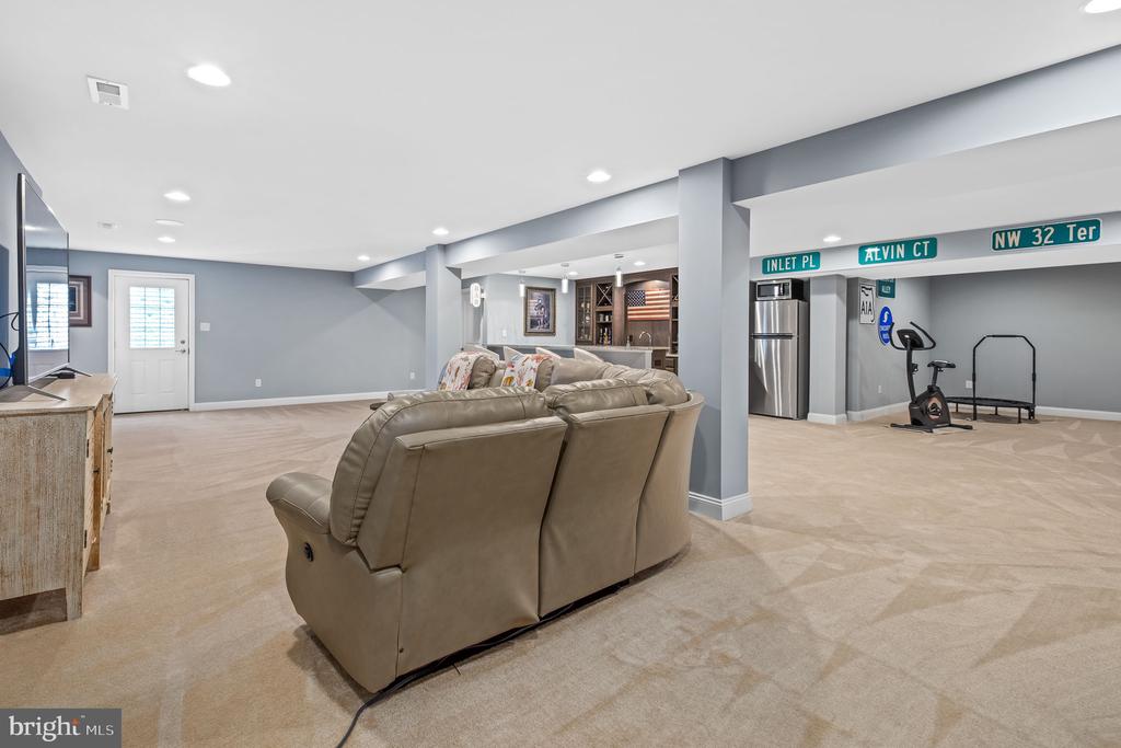 8400 CAPERNWRAY DRIVE