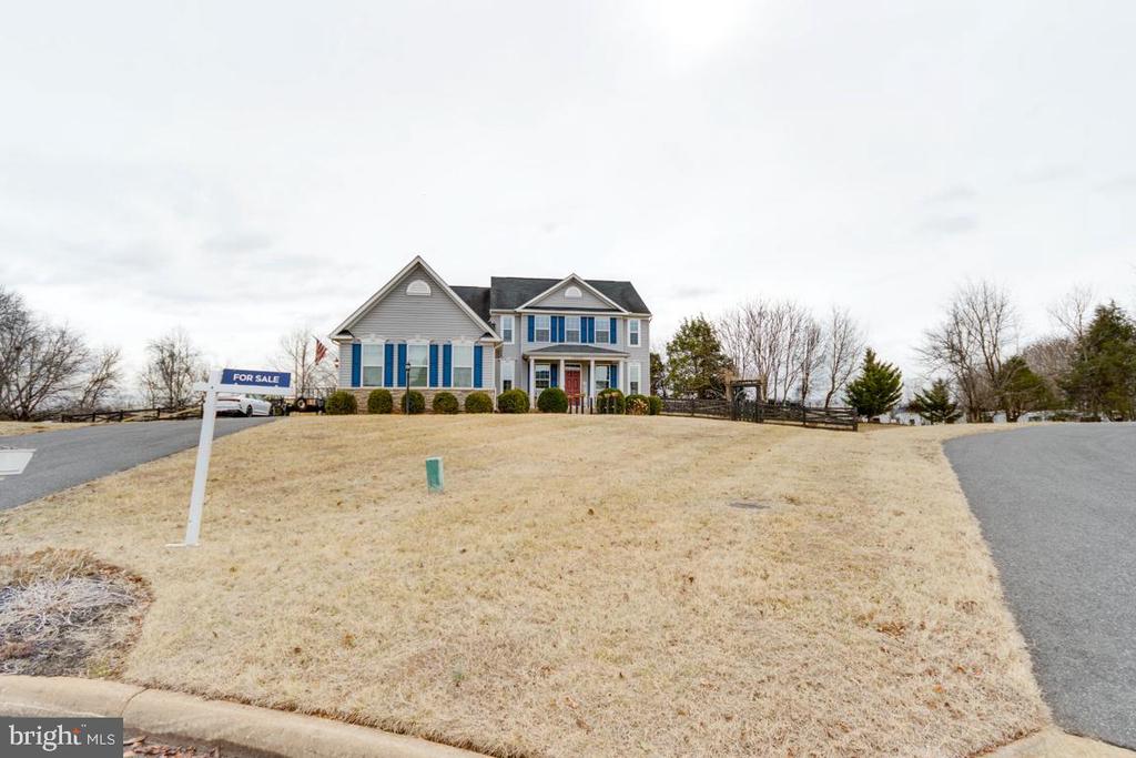 15525 HILLVIEW COURT