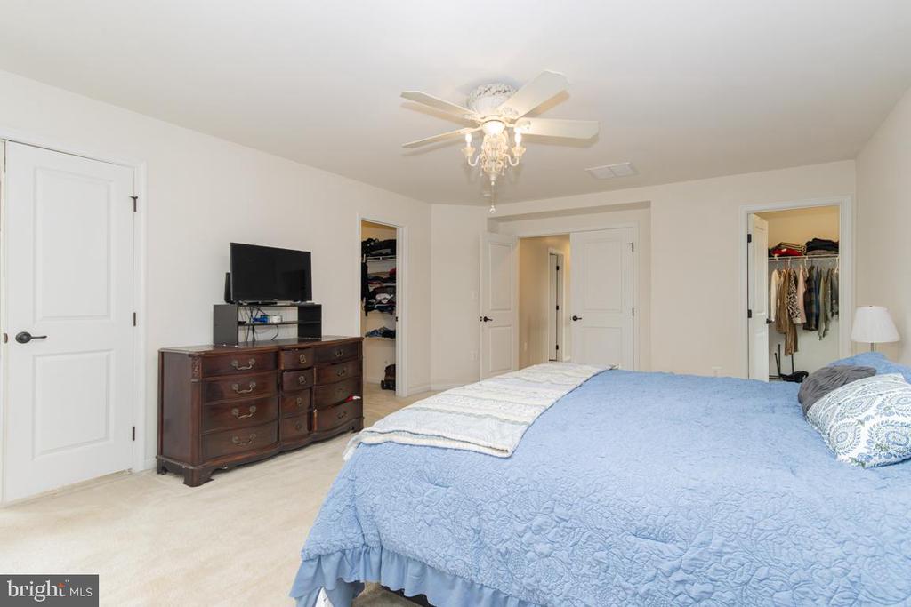 15525 HILLVIEW COURT