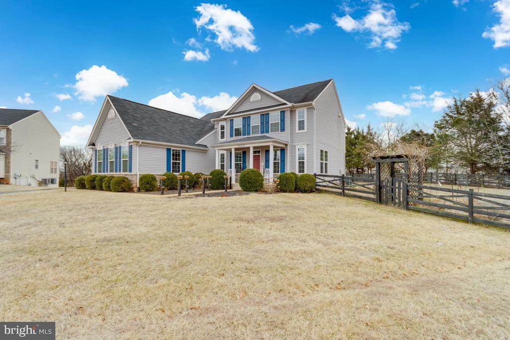15525 HILLVIEW COURT