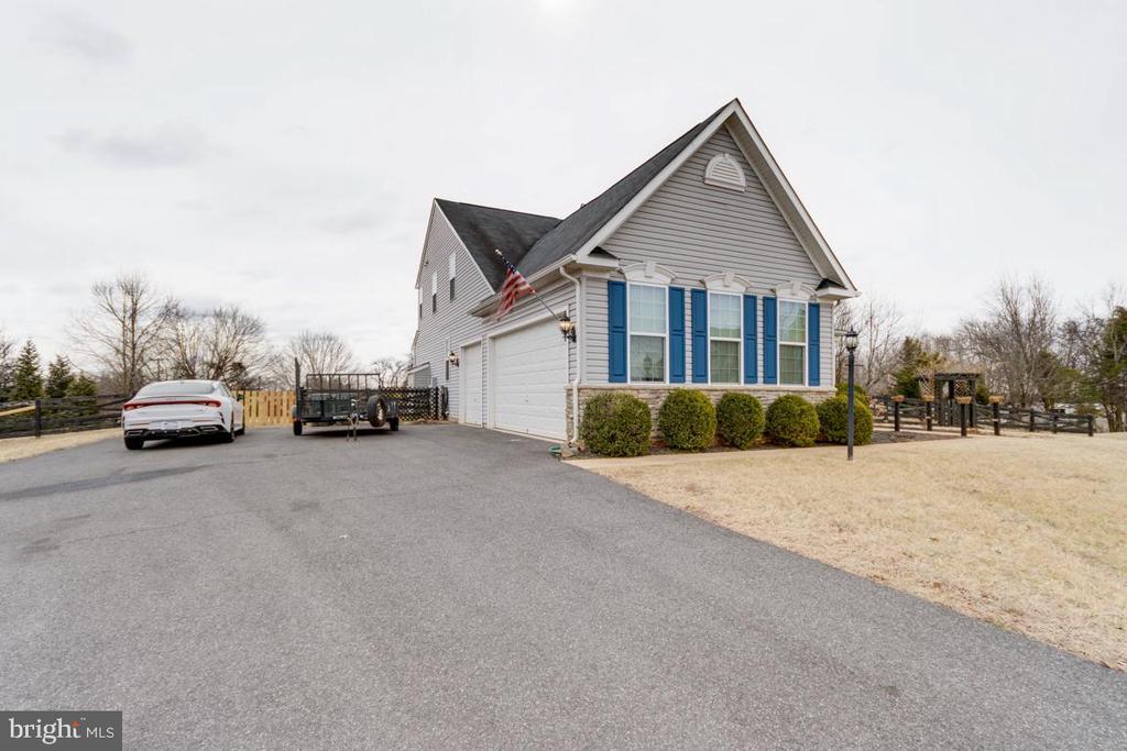 15525 HILLVIEW COURT