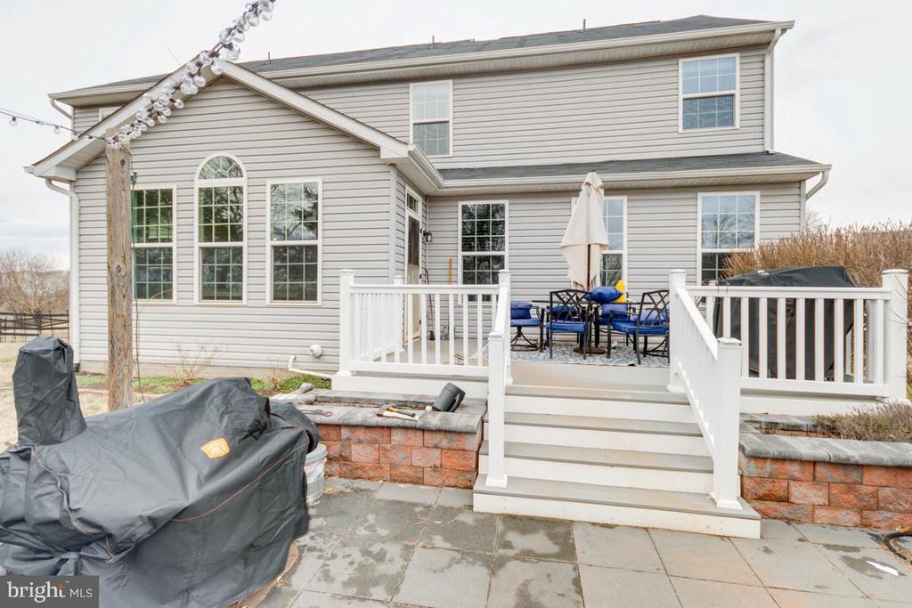 15525 HILLVIEW COURT