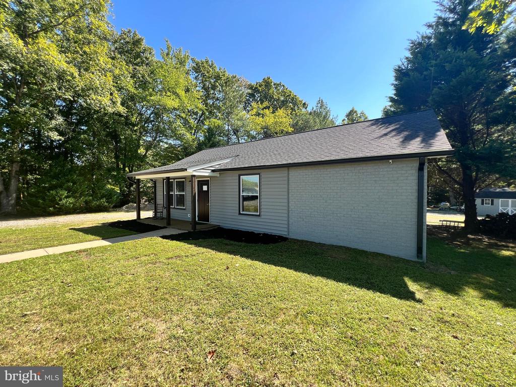 5338 LADYSMITH ROAD