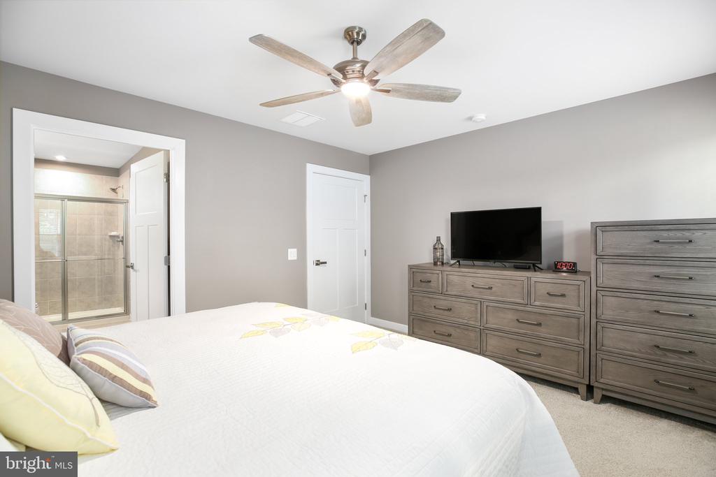 7212 PARCHMENT CIRCLE