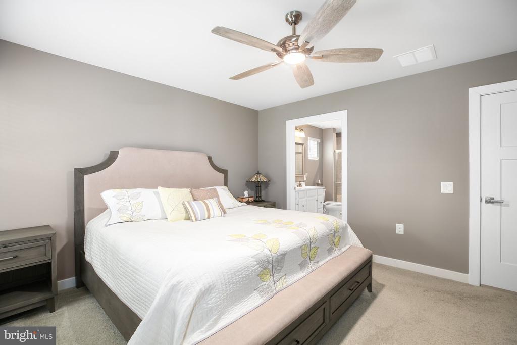 7212 PARCHMENT CIRCLE