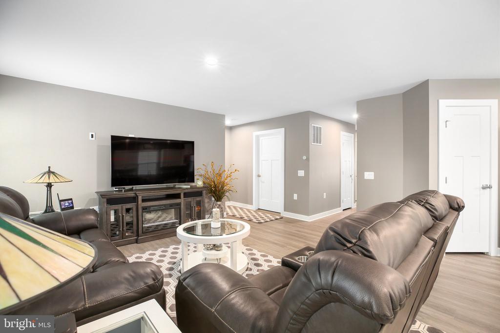 7212 PARCHMENT CIRCLE
