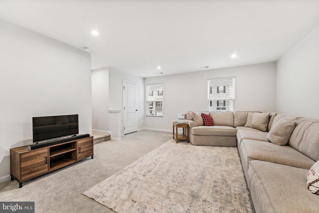 7210 SENATE WAY