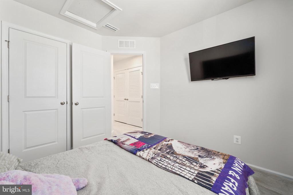 7208 SENATE WAY