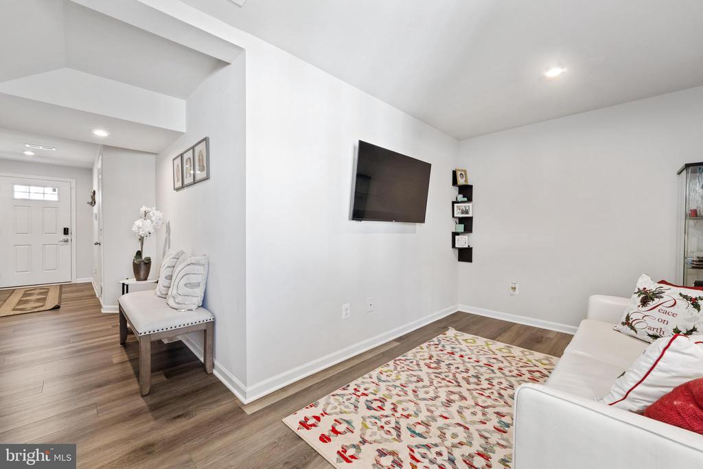 7208 SENATE WAY