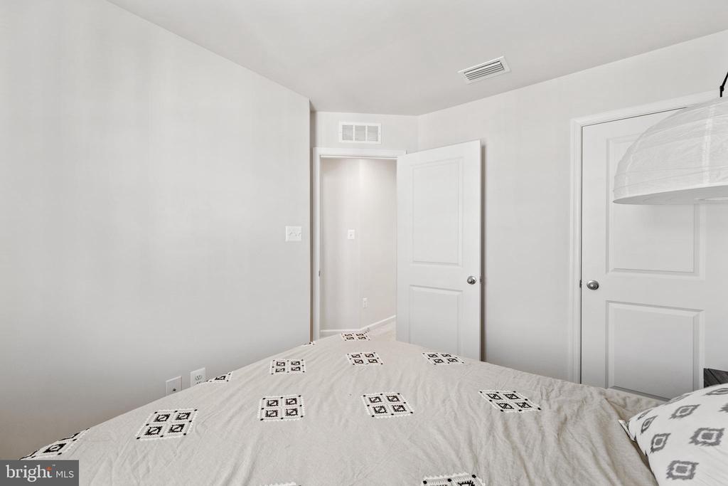 7208 SENATE WAY