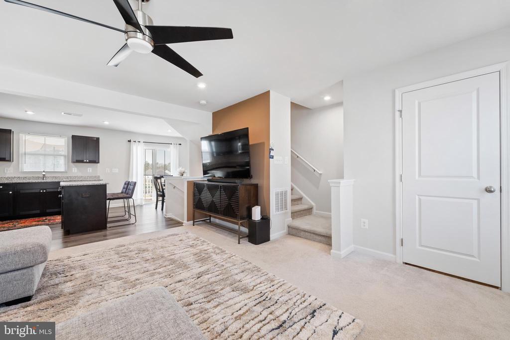 7208 SENATE WAY