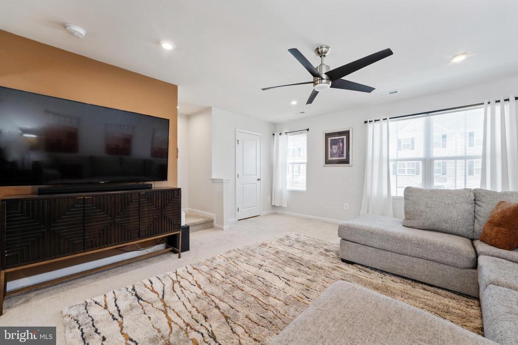 7208 SENATE WAY
