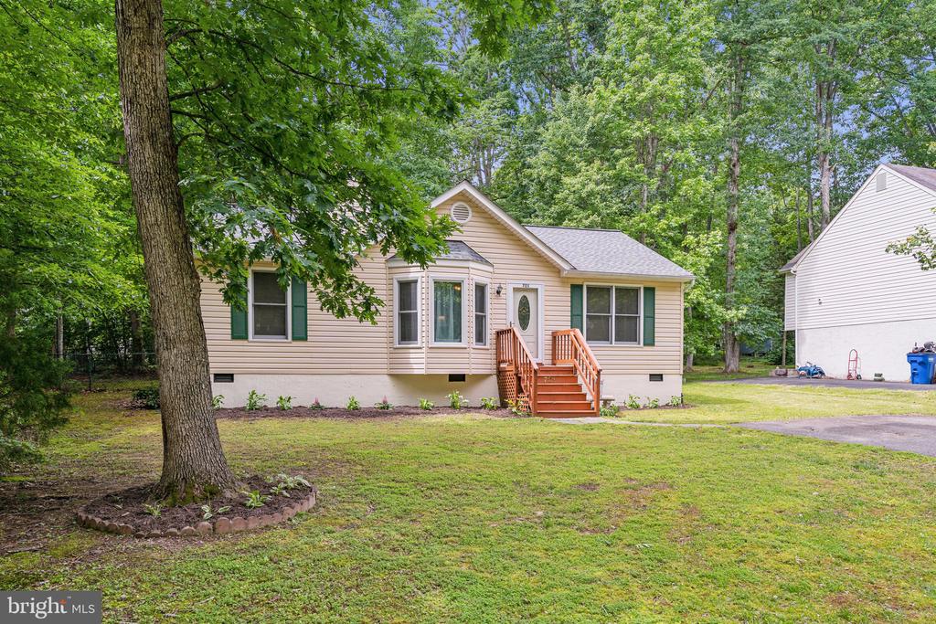 721 CANTERBURY DRIVE