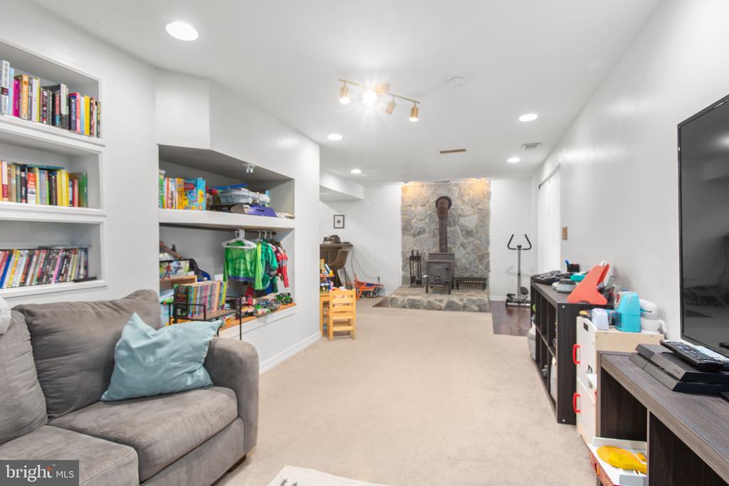 273 DEVON DRIVE