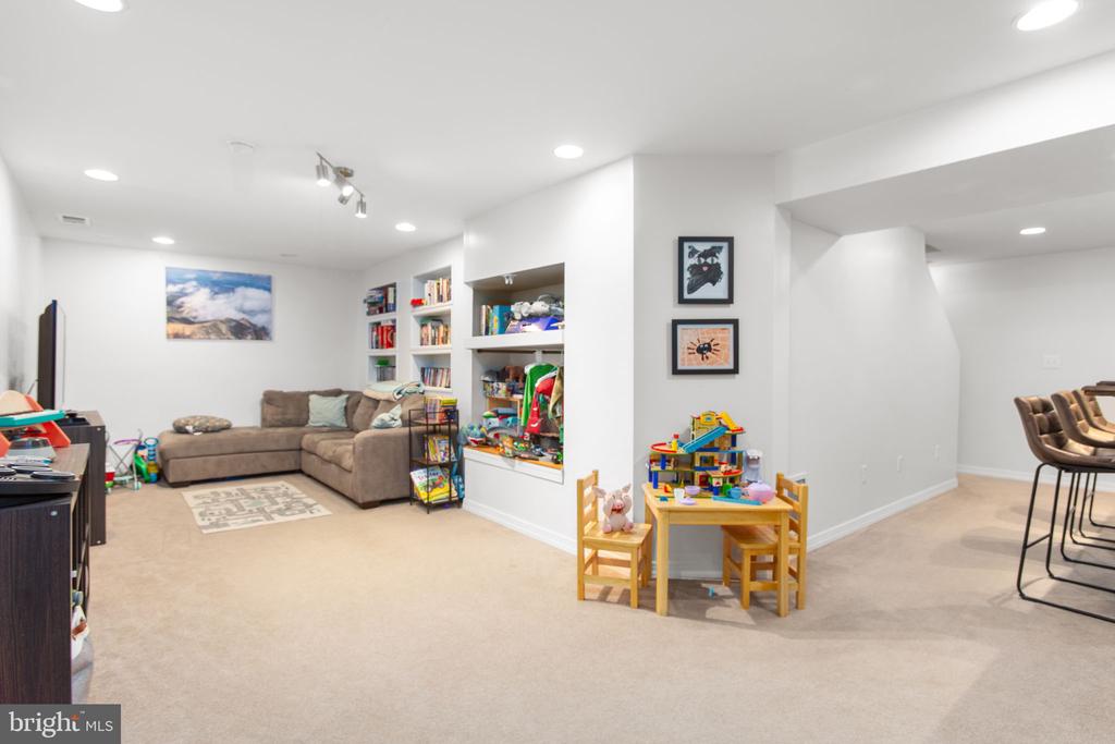 273 DEVON DRIVE