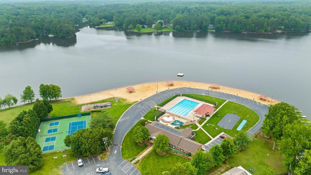 16 LINCOLN COVE