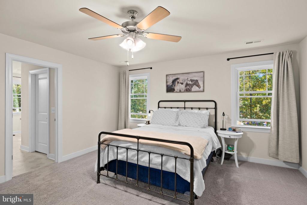 16 LINCOLN COVE