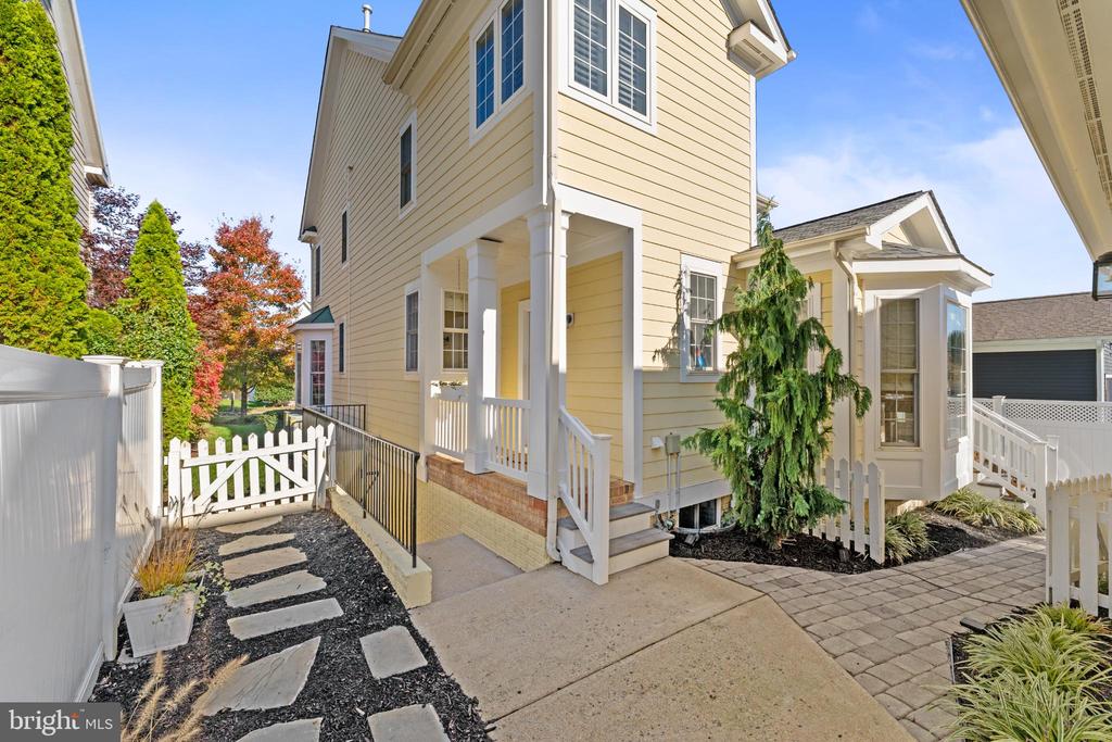 7230 JOHN TAYLOR MEWS