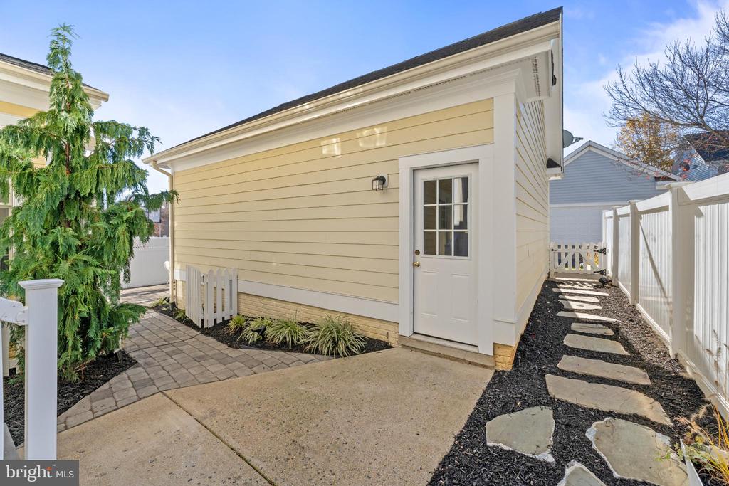 7230 JOHN TAYLOR MEWS