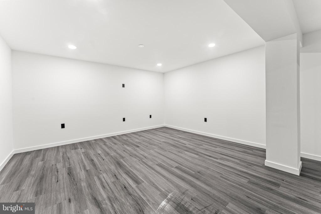 18261 SIGNATURE WAY
