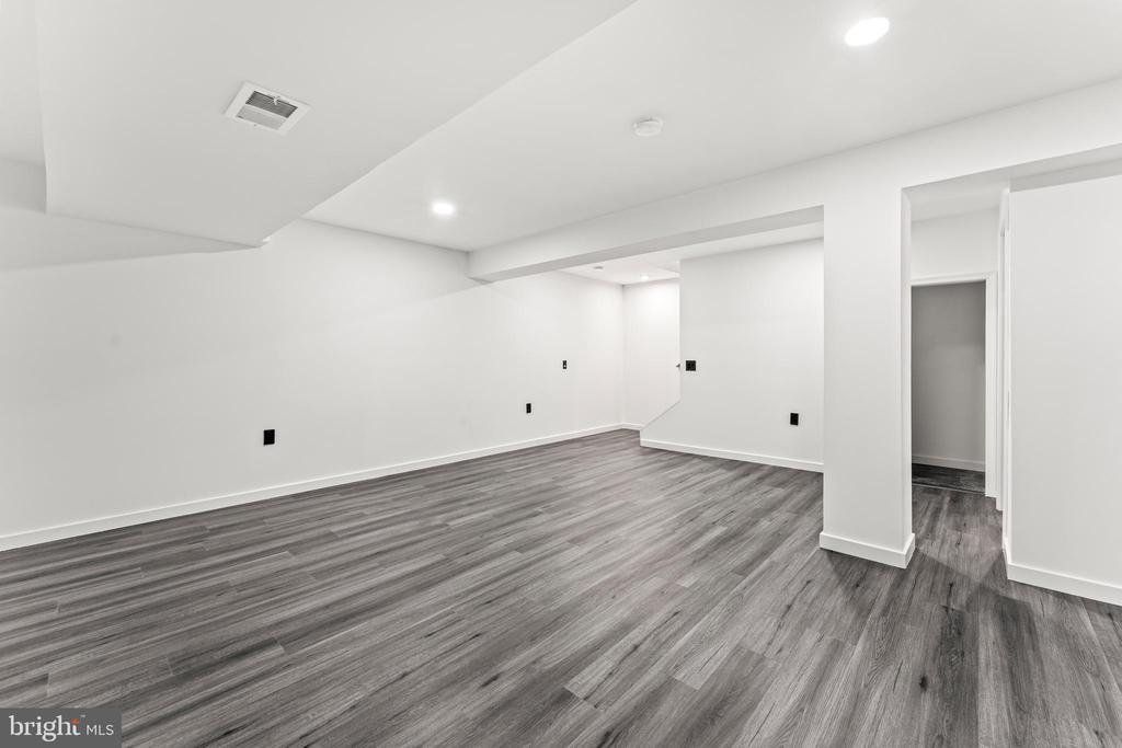 18261 SIGNATURE WAY
