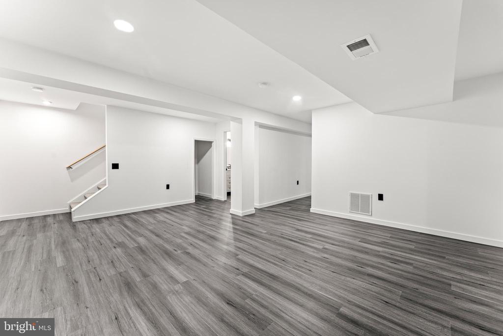 18261 SIGNATURE WAY