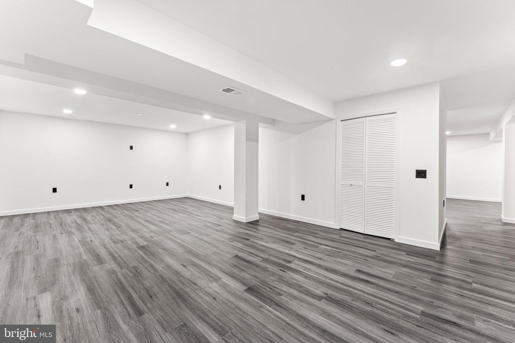 18261 SIGNATURE WAY