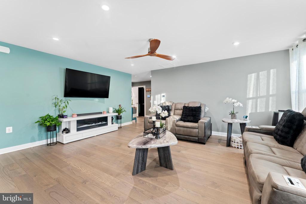 18261 SIGNATURE WAY