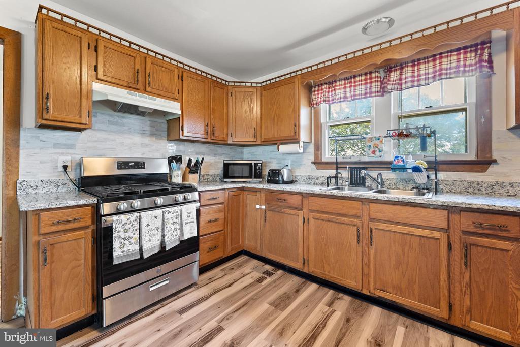 9256 STONEWALL JACKSON ROAD