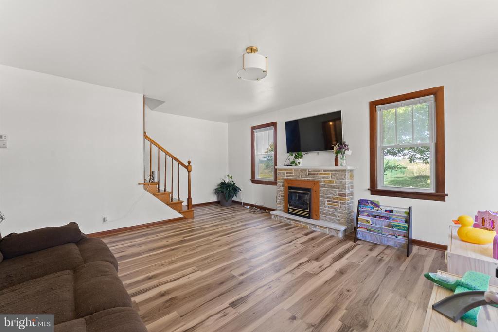 9256 STONEWALL JACKSON ROAD