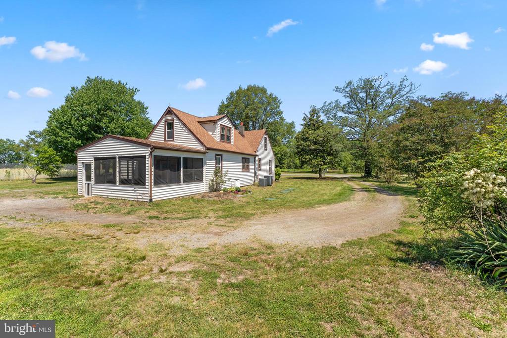 9256 STONEWALL JACKSON ROAD