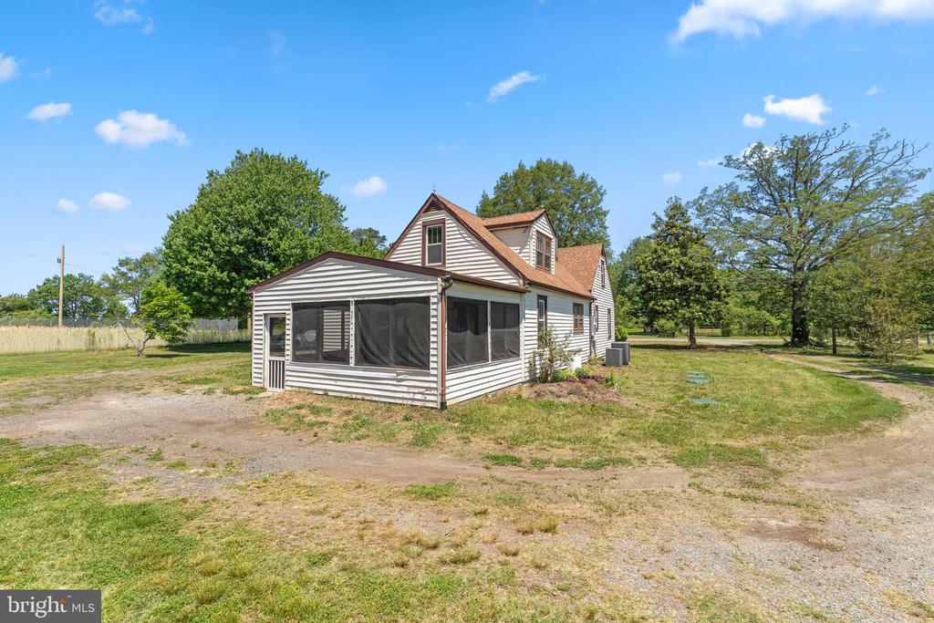 9256 STONEWALL JACKSON ROAD