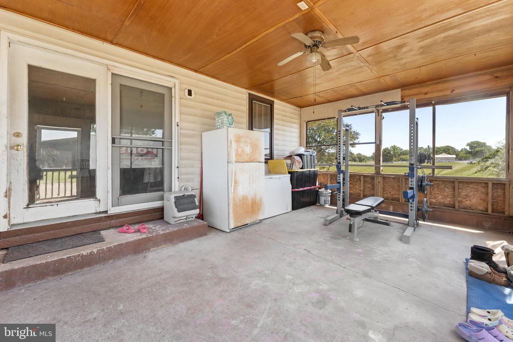 9256 STONEWALL JACKSON ROAD