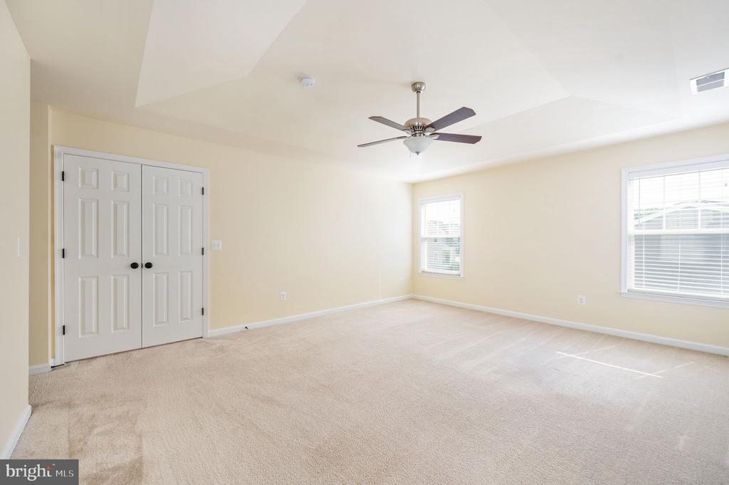 7323 LEGACY LANE