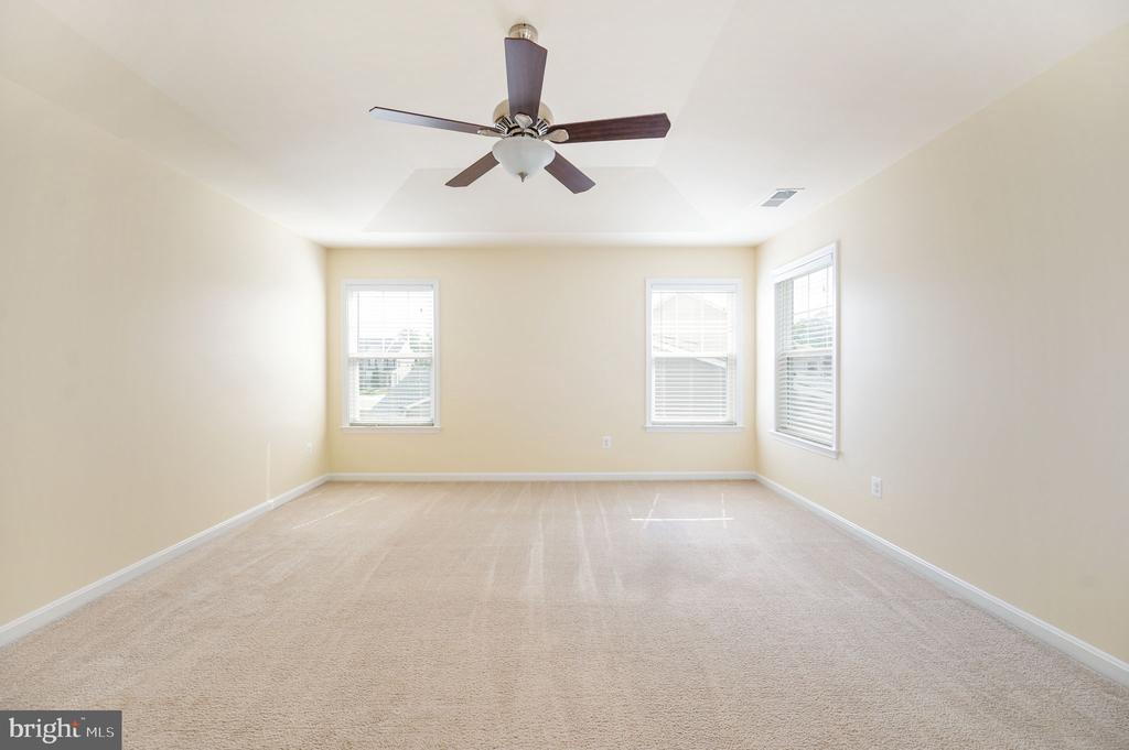 7323 LEGACY LANE