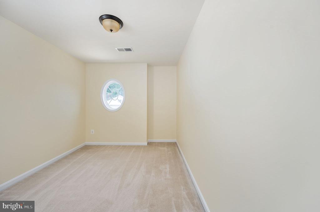 7323 LEGACY LANE