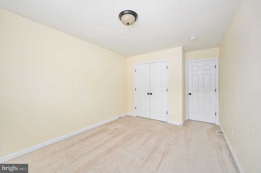7323 LEGACY LANE